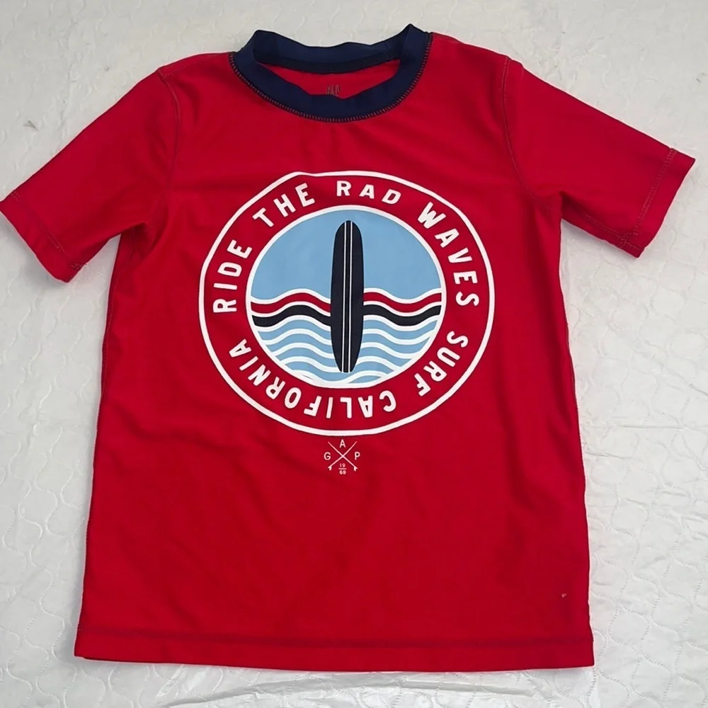 Gap red and navy blue short sleeve rash guard XS